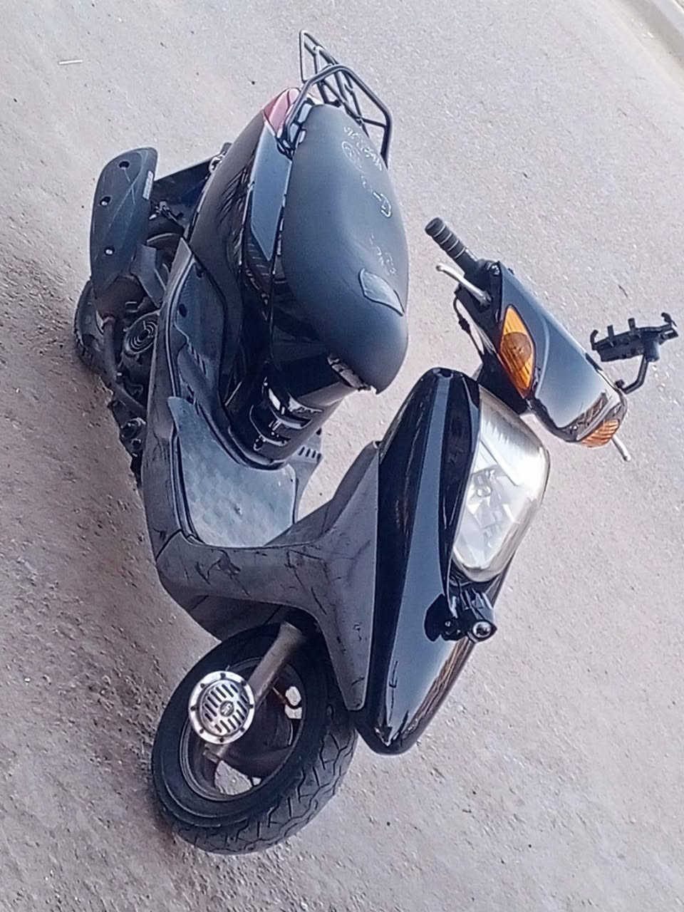 السلام عليكم دراجه بريز للبيع مصارلها شهرين من مشتريها جديده كسر مكينه مامفتوحه جيب فيتر وياك وتعال دراجه نضيفه السعر850 وبيها مجال الرقم‏‪***********‬
