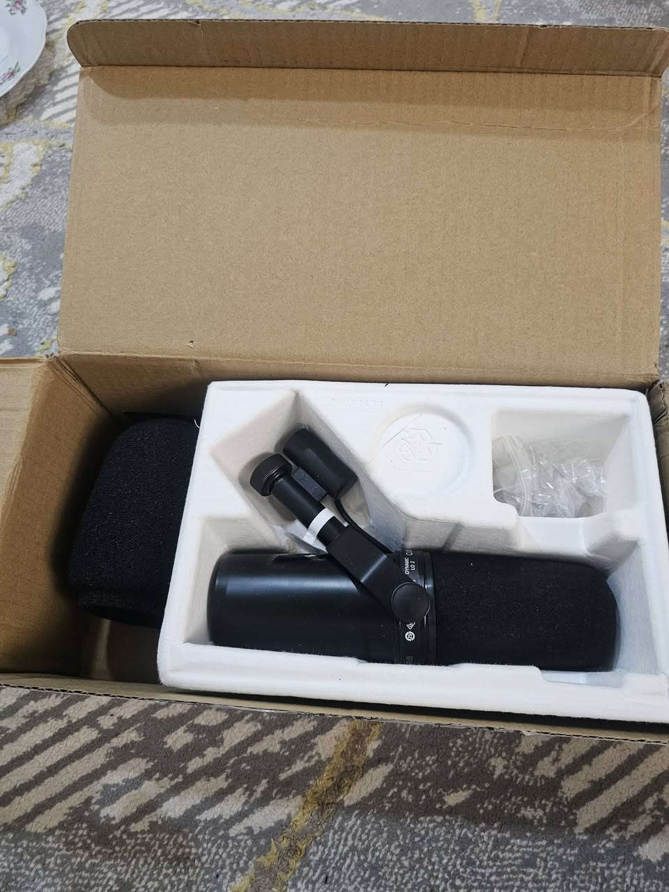 مايكرفون للبيع طلع عندي بغراض امزون قيم واخذ بما يرضي الله للاتصال ***********
