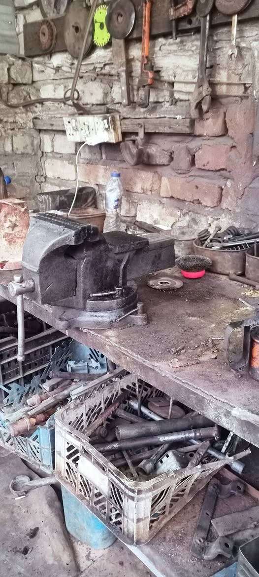 سلام عليكم منكنه لبيع قديمه
تفتح 16سانتيم 
عرض فج 15سانتيم 
*********** بي واتساب
