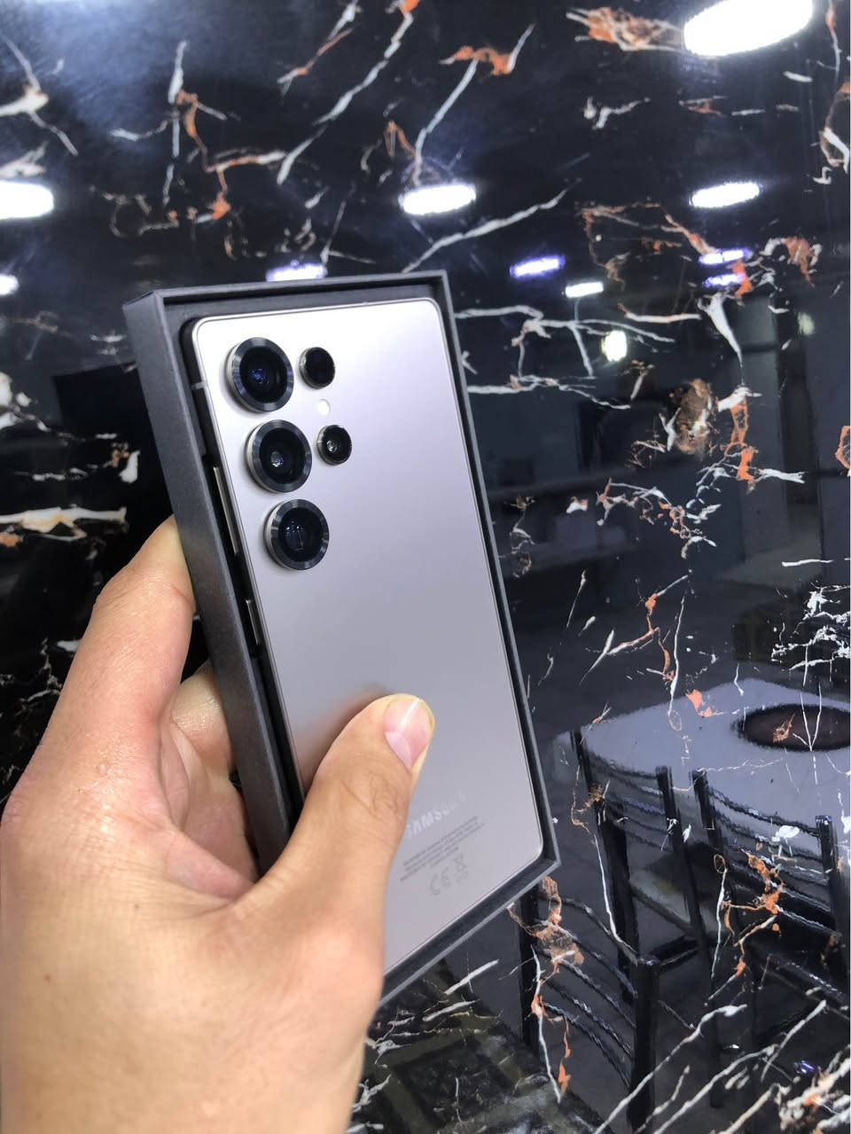Samsung galaxy s25 ULTRA 
ڕەنگە تایبەتەکە ڕەنگی Titaniume 
100%خاوێن
لۆک تەنیا 3 ڕۆژ ئیشی کردووە 
زاکیرە 256 
رام 12 
کارتۆن و کامل ئەشیا 
مۆبایلەکە زۆر زۆر پاکە 
پێویست بە وەسف ناکات سەیری شوێنی شەحنەکەی بکە ئەزانی چەنێ ئیشی کردووە 
نرخی 770$ دۆلارو مامەڵە
***********
واتساپ 📞📞📞📞
ئەگەر موشتەری چات یان تێل بکە لە خزمەتتام السليمانية, العراق
