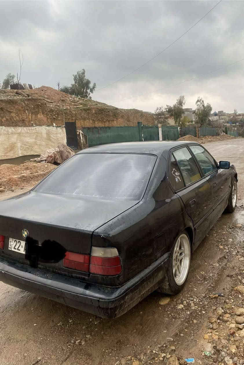 BMW.  موديل. 1991 بيلاد 520 گئر عادي گير محرك بشرط سياره مابي دعم عام بخ المجالية كوشن جلت و  رقم  اربيل تحويل بشرط سعر 55 و مجال    رقم تلفون  ***********
