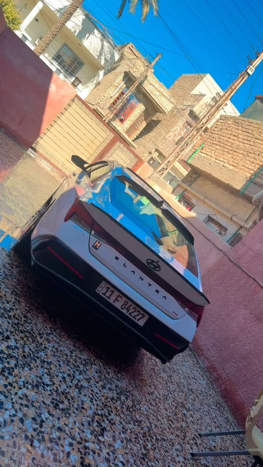 النترا ٢٤ هايبرد كاملة مابيها اي نقص الحمدالله
بيها بس البنيد صبغ بدون شاصي او لغد ماشية ١٥ الف بعدها زيرو وفول مواصفات للاخير اعلى فئة بالهايبرد
 الكشن تدفئة و تبريد 
حساسات امامي وخلفي 
رادارات فول
كشن كهرباء وميموري 
دبل بصمة بيها
السعر ١٥٦ ورقة وبيها مجال بسيط
للاتصال او واتس اب ***********
