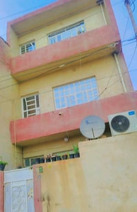 الراشديه مساحه ٥٠متر ثلث طوابق على الشارع منطقه باب الحارة