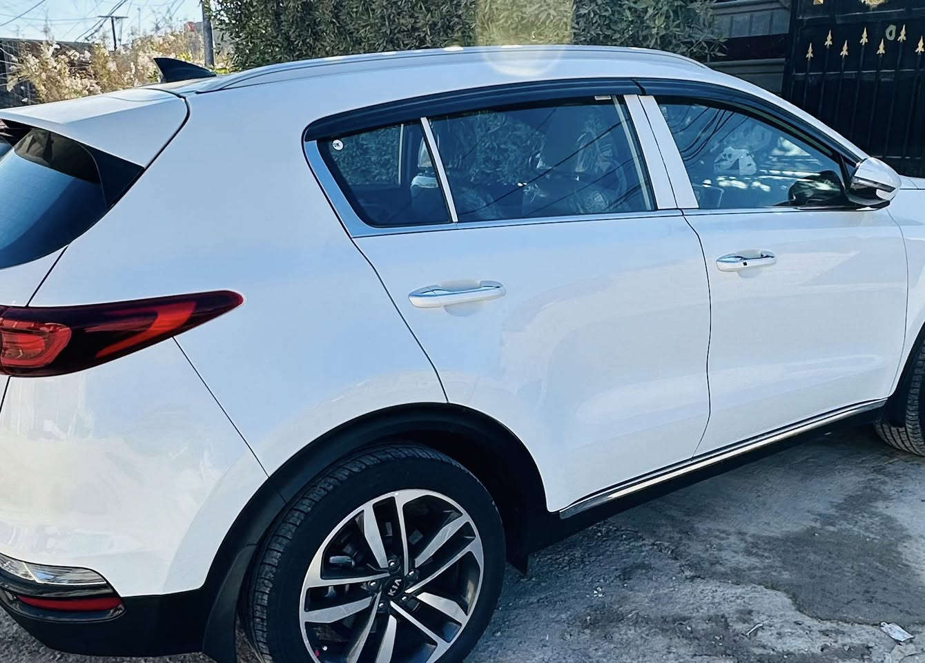 السلام عليكم للبيع  كيا سبورتج خليجي واحد على واحد فول مواصفات موديل 19مكفولة من الصبغ والتبديل بيها بارد بسيط اربع أصابع بجاملغ وممبين  ماشيه 88الف كم حقيقي محرك كير مكفول ع وضع الشركة صدر تبريد تدفئة مكفول محرك ٢٠٠٠ دوش ثلاث أنظمة للقيادة كشنات نص جلد حساسات أمامي خلفي ويل ١٩ يدات نيكل مري ترحيب رقم بغداد الجديد هزة جديدة مكانها بغداد  ابوغريبالسعرها دفترين وبيها مجال بسيط للشراي ان شاءالله للاتصال عل واتساب***********
