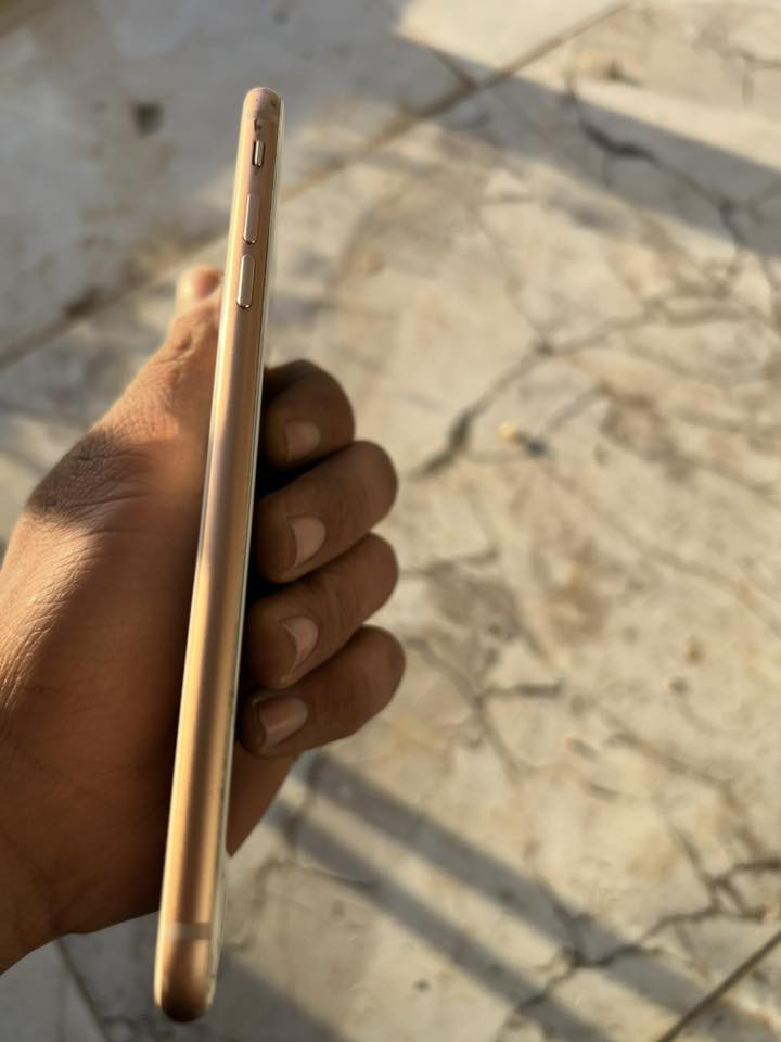 ايفون ٨
ذاكره ٦٤
بطاريه ٧٩
بي فطر بل الكلاس 
مكان ديالى 
الرقم ***********
