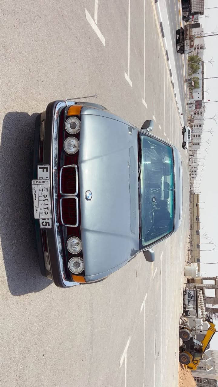 بي ام موديل ١٩٩١ حجم ٧٣٥ مكينة مفتوح سيارة جاهزة  نصبتها حلوة 
كير مكينة حدادية تخم تاير تبريد شاشة كاميرات دواخل مرتبة مصبوغة عام جمالية سيارة جاهزة والحمدلله ترايها وين ما تريد  رقم بغداد تحويل مباشر 
للاستفسار الاتصال او مراسلة واتساب 
*********** ناصرية, ذي قار
