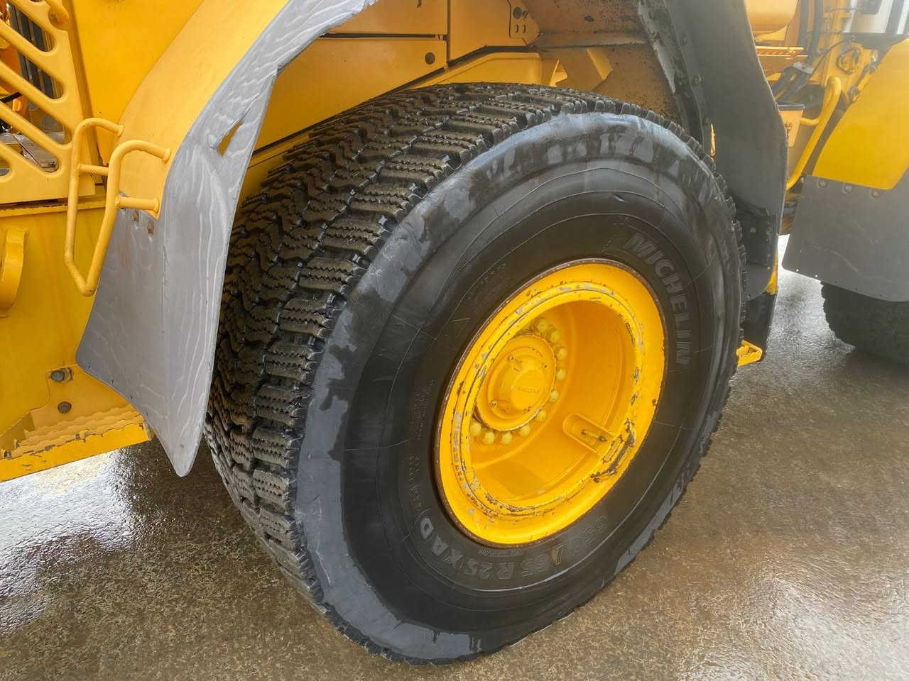 Volvo L90E
سنة الصنع 2002
ساعات العمل 3240 
ماركة المحرك Volvo D6D 
قوة المحرك 166 حصان
السعر 27 ألف دولار 
شامل كمرك ضريبة شحن 
مدة الوصول 25 يوم بعد الحجز


**إذا كنت صاحب هذا الإعلان وتريد حذفه لأي سبب، رجاءا أرسل رسالة إلى الدعم الفني**