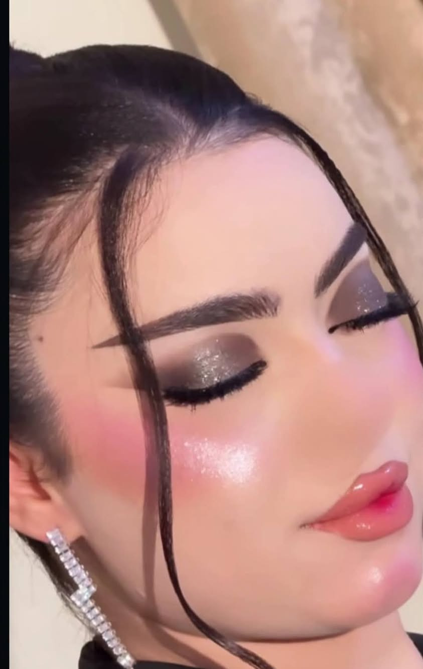 عررررررروض😘❤😘❤😘 
#ديمه_بيوتي_للسيدات  🥰. 
اسعار المدعوة.
  تسريحه نص رفع 20. 
فقط ميكب 15. 
ميكب وتسريحه نص رفع . 40. 
فقط تسريحه رفع 25. 
 ميكب وتسريحه رفع 45. 
 الحجز☎️***********
