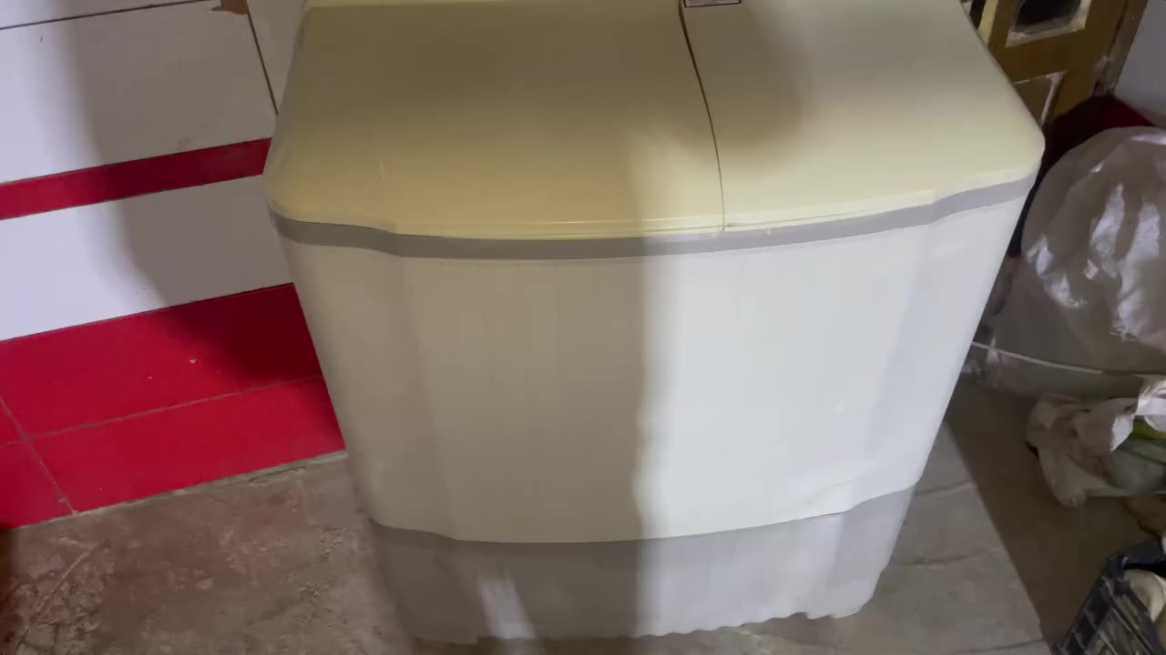 غساله LG نضيفه كلش وشغاله كلهة عل فحص سعر50 وبيهة مجال بسط للستفسار اتصل على ارقم ***********
