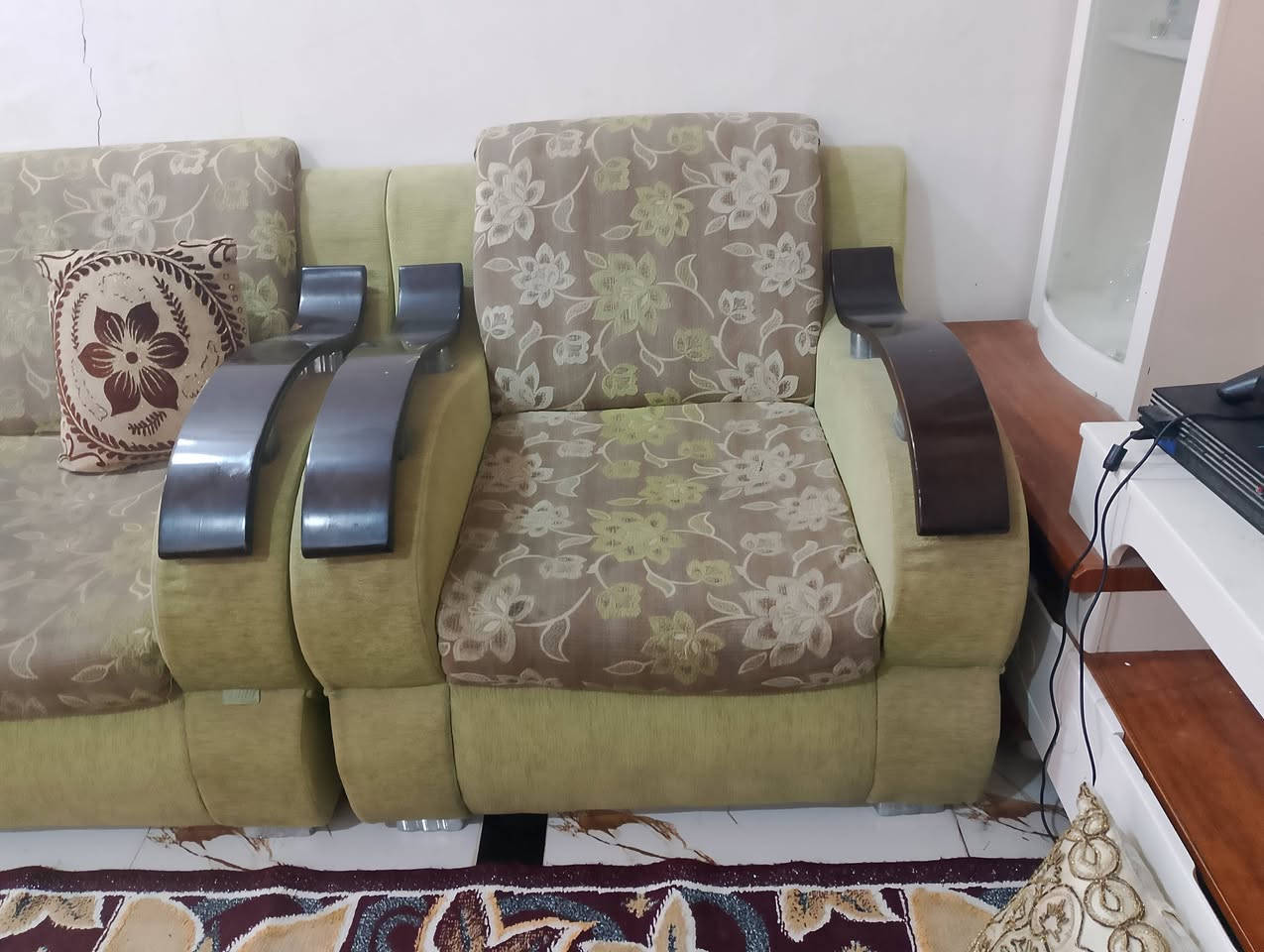 قنفات نضيفات للبيع مابيهن ضرر المكان ديوانيه سنيه السعر ٢٢٥ وبيهن مجال قليل ***********
