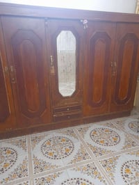 كنتور حطاطه • ميز تواليت