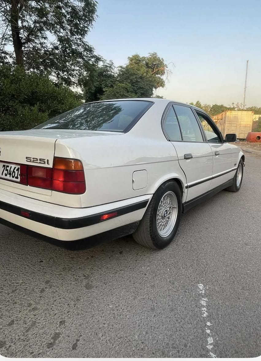 السلام عليكم للبيع او مراوس BMW525iاصل جديده لوك
موديل ١٩٩٠
بدون صبغ
كير اوتماتيك
٤جام كهرباء
سنتر لوك
تبريد
جاهزه بدون اي نقص
بدون اي حادث او تبديل او خياس
عنواني بغداد السيدية
السعر ٧٧$
***********
