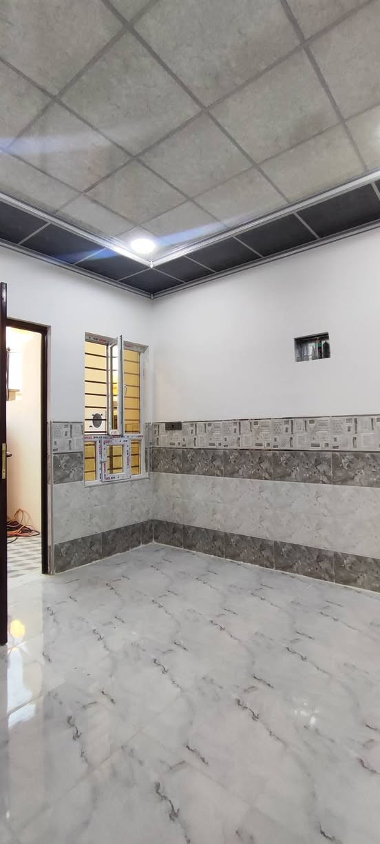 دار للبيع حي عدن طابقين سند ملك صرف طابو 
مساحة 100 متر 
بي 3 غرف نوم وهول وستقبال ومطبخ وصحيات 
الاستفسار انتصل عل أرقام 
***********
***********
موقع المكتب حي عدن شارع التنانير قرب صيدلية اليمامة مكتب قصر الريان للعقار
