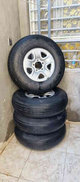 سلام عليكم ويل عادي نجمه حجم 17 أصلي ياباني وتخم تاير بالون واحد أبو جمل الاصلي واربعه عادي تيرات نص عمر السعر 400 مكانها بل نجف رقم لتواصل ***********
