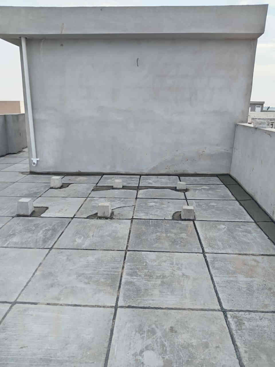 سلام عليكم ورحمة الله وبركاته
دار للبيع في حي العسكري خلف أسواق نادر ومكتب بدر موقع جدا راقي علما البيت أعلى بيت بالمنطقة وتبليط ومجاري وقريب على الشارع العام مساحه ١٢٥ متر قاطين وبيتونه طابو صرف الطابق الثاني غرفتين نوم وصحيات عدد ثنين وغرفة غسيل ملابس وطابق الأول غرفة نوم ٦ في ٤ وصاله ٦ في ٥ واستقبال ٦ونص في ٣ونص مطبخ ٢وربع في خمسة ونص ومجموعة صحيات غربي السطح شتايگر والبخ كامل كل أسقف البيت طابقين كهرباء البيت دفن سعودي والمجاري الأمل الشريف وتأسيس الماي درجة أولى
سعر ١٠٠ وبي مجال قليل للاستفسار الاتصال على الرقم ***********
