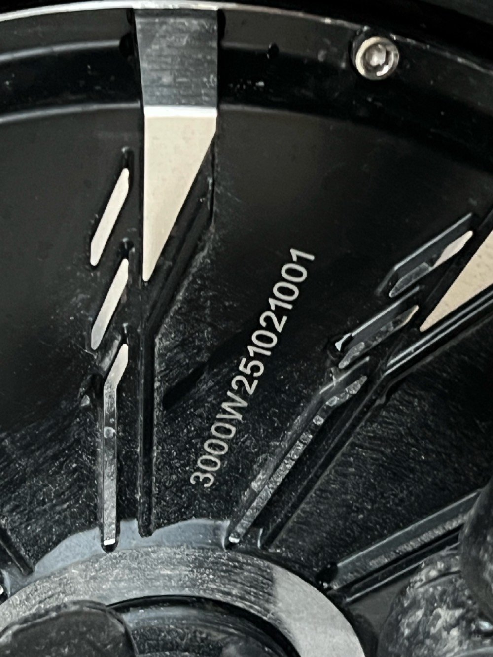  دراجه كهرباء (شحن) 
ملف 3000
بطاريه ليثيوم 
بعدها بالضمان 
الشكل دور جوز تلكه نفسه 
نظافه 
مشتني 70 كيلو و ما طفت و اكثر من مره عن تجربه يعني 
محتاج افلوسها تريد تسأل اي سؤال يخصها اني حاضر تجي تشوف و تتاكد هم و ابحث عن هيج مواصفات و ابحث عن الملف حاطلك صوره للشركه مالته 