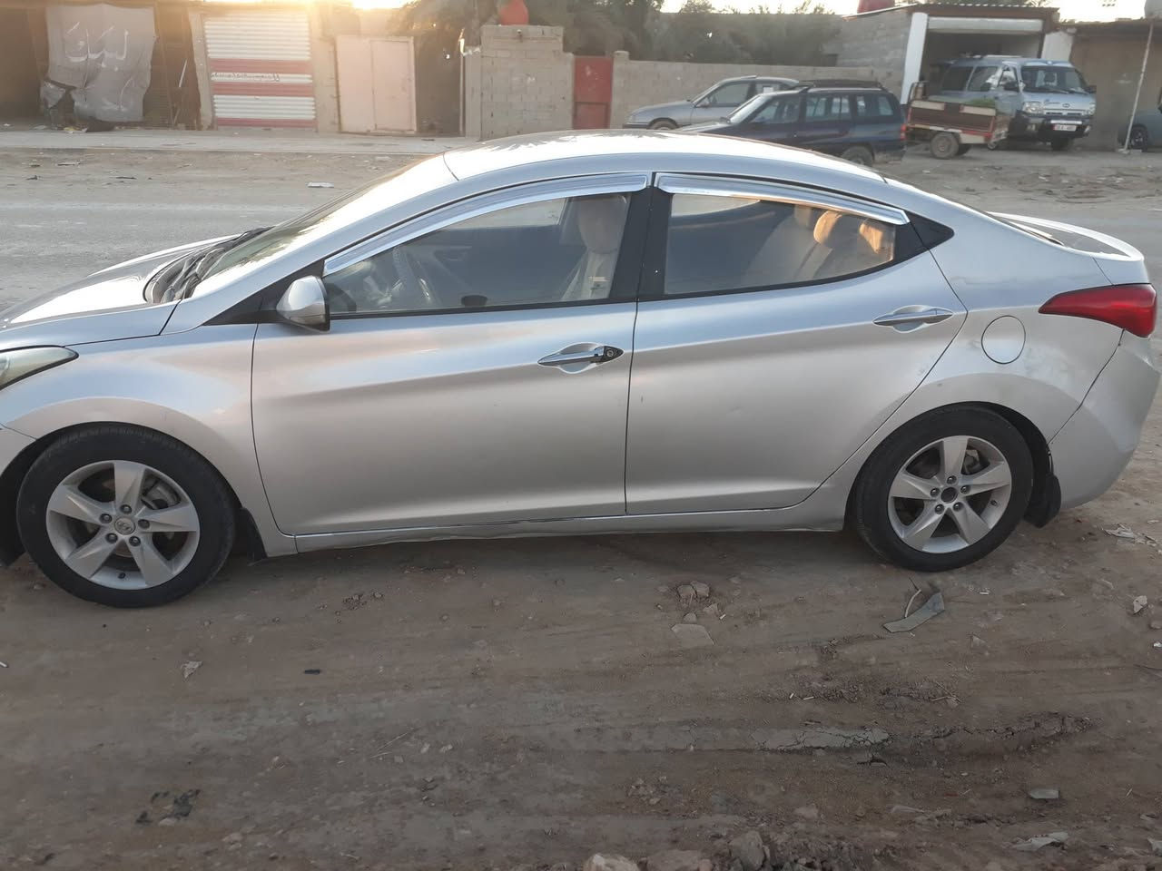 السلام عليكم
سيارة افانتي مؤديل  2011 
سيارة متعؤب عليها ادامه كامله 
تخم تاير فيت بم جدد بلكات 
تبريد ثلج تدفئه كير ممتاز 
مكينه 1600 GDi لا تبخير ؤلا تنقيص 
سنؤيه ؤلؤحات ؤهزة جدد
حداديه نص عمر 
بيها جاملغين جراد ؤباب صبغ الخلفي 
بيها شخؤط ؤ دحجات خفيفه بالجهه اليمنه مثل ما مؤضح بالصؤر 

مكاني ناحية الحريه 

ب 98 ؤبيها مجال قليل سياره متعؤب عليها ؤبيها ادامه كامله 
***********
