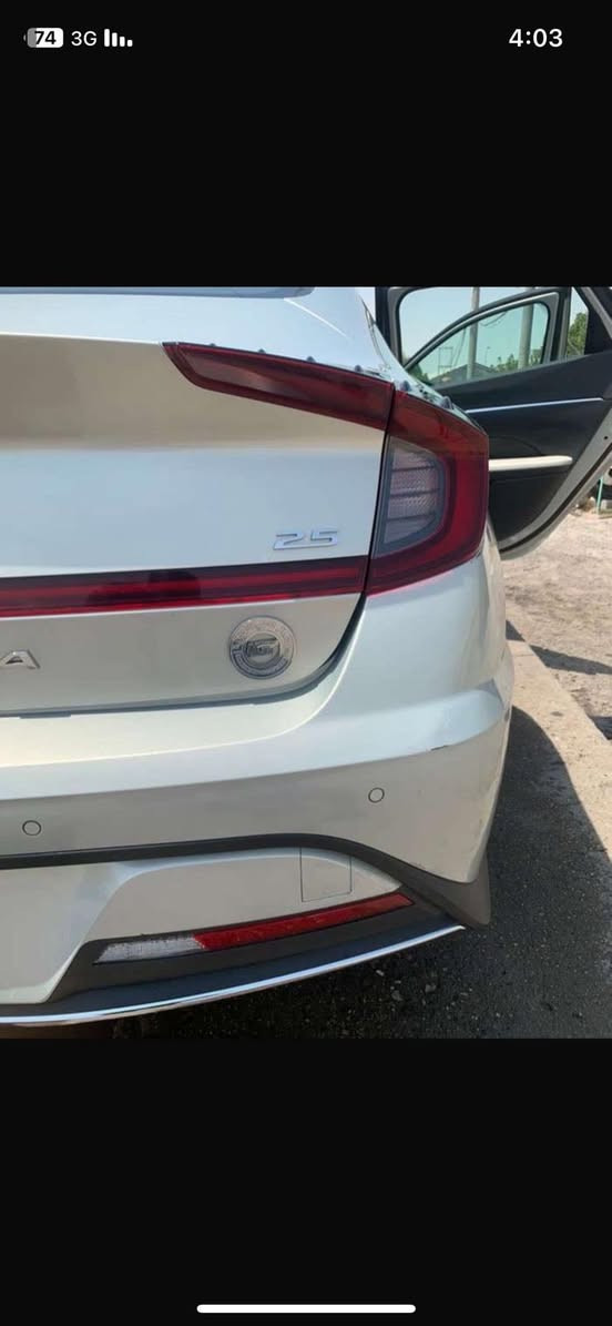 سوناتا خليجي
خالي من الحادث مجرد رصعات خفيفه بدعاميات

والباب الخلفي

🔹 السنة: 2020

🔹 المحرك: 2.5

🔹 الفئة: SEL (نص فل)

   المحرك: 4 سلندر – 2.5 لتر

• القوة: 191 حصان

• ناقل الحركة: أوتوماتيك 8 سرعات

• اقتصادي بالبنزين

• دفع أمامي (FWD)

أنظمة الأمان

✔️ مانع انزلاق

‏✔️ ABS

‏✔️ Traction Control

✔️ كاميرا خلفية

✔️ حساسات خلفية
الاستفسار ***********
السعر 175 ورقه
