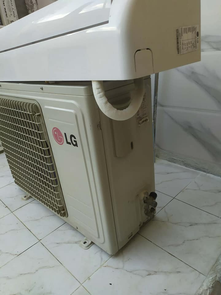سبلت نوع LG ٢طن جديد مده الاستعمال شهر 
شغال شرط الفحص السعر 500 وبي مجال /العنوان/ بابل حله 
رقمي /***********
