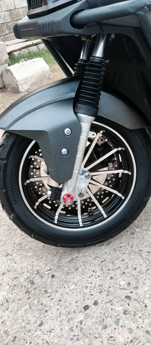 سلام عليكم 

دراجة ساعقة #للبيع 

نضافة ماشاء الله ١٠٠/١٠٠

ـ بطاريات مصطرة جدد 
ـ مستخدمة قليل ماشية ٢ الف فقط 
ـ لون مميز اسود طافي 
ـ جهاز انذار 
ـ تشغيل عن بعد 
ـ موديل 26 
ـ سويجات 2 بصمات 2 
- شاحنة اصلية 

دراجة نضيفة حيل ومستخدم قليل 

مكان : فلوجة ـ صقلاوية 

🔴السعر وبقية التفاصيل اتصل عل رقم وتدلل 

***********
