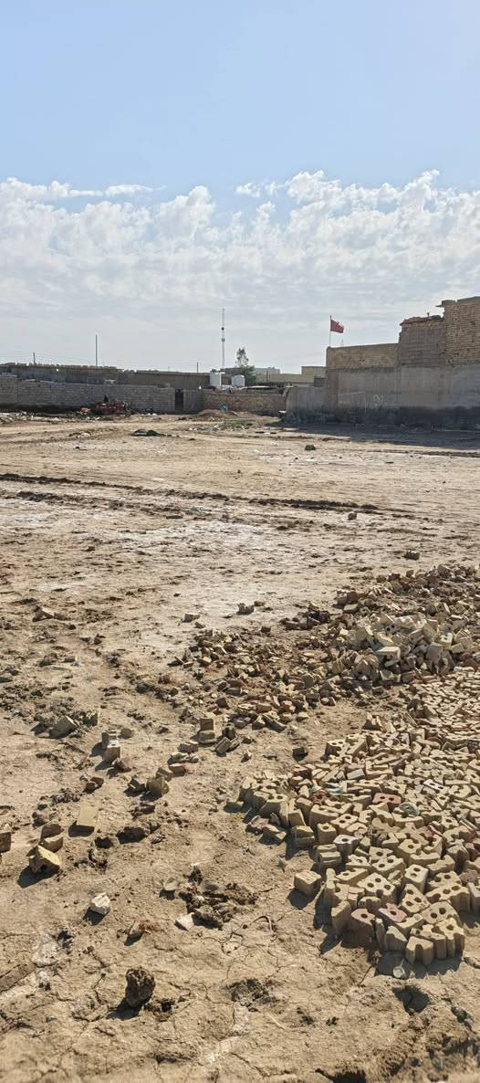 السلام عليكم
قطعة أرض مساحة 200متر مقابيل النازحين خط الثالث 
للاستفسار اتصال ع الرقم ***********
