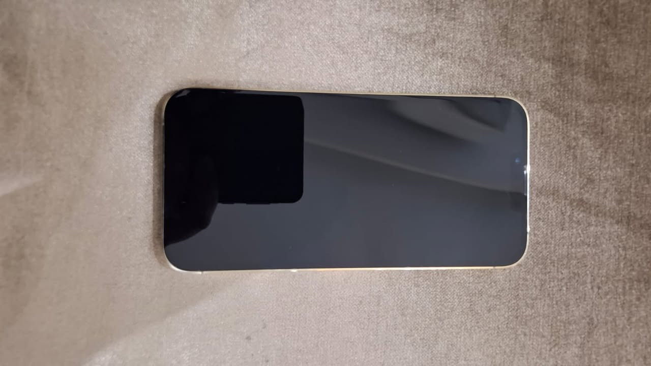 ايفون 13pro max 
جهاز امريكي 
ذاكرة 256
بطارية 84 
لا مفتوح ولا مصلح الجهاز جدآ نضيف شرط ولا خذش 
السعر 750الف 
رقم التواصل :***********
