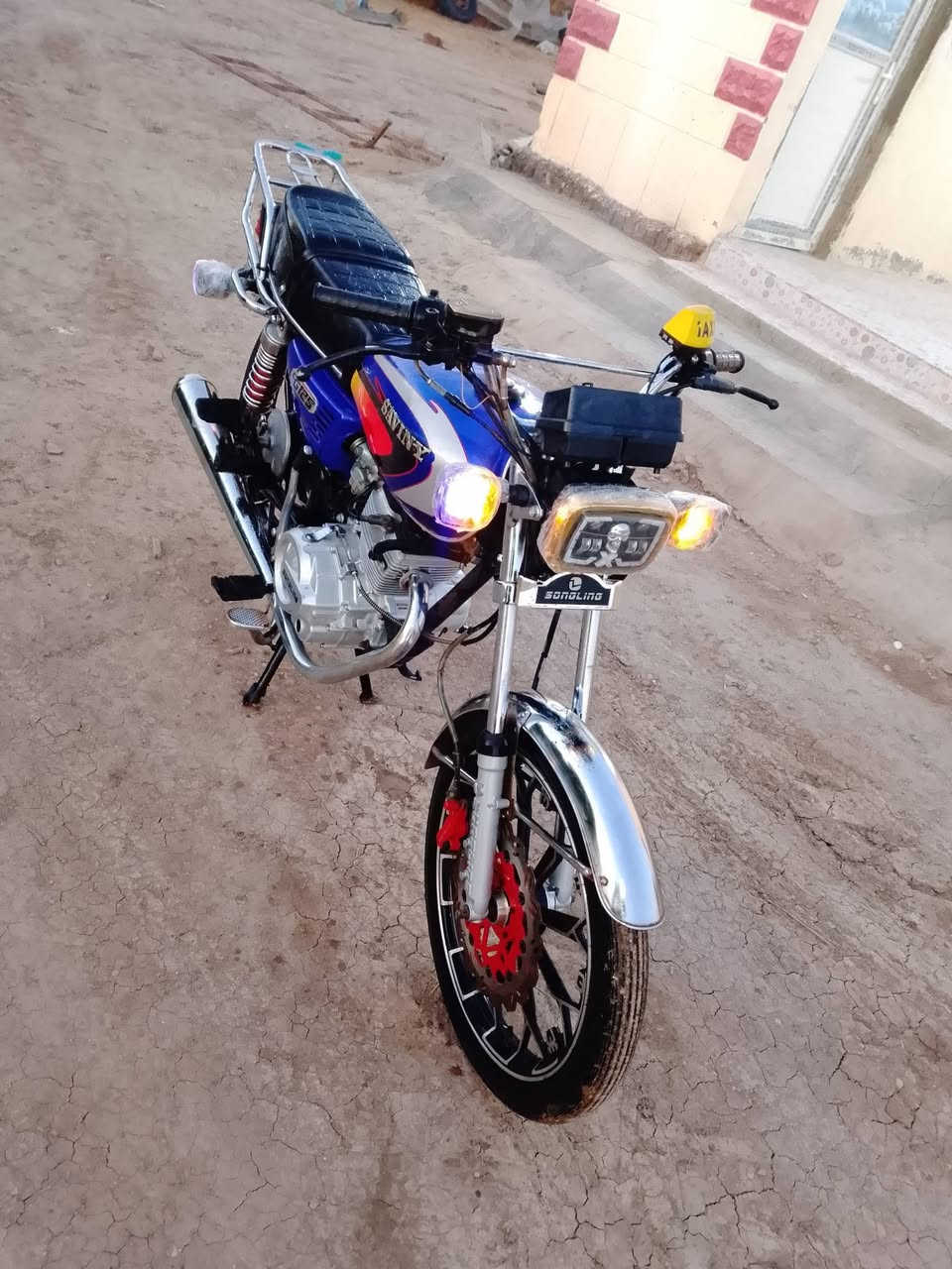 السلام عليكم دراجات سيفانه موديل 2024دراجه كارتون وراق سكنر محرك مامفتوح تخم تاير جديد كهربائيّات كلهى شغاله شاشه كتروني دراجه جديده السعر 700بيهى مجال بصيط العنوان بابل رقم الهاتف  ‏‪***********‬‏
