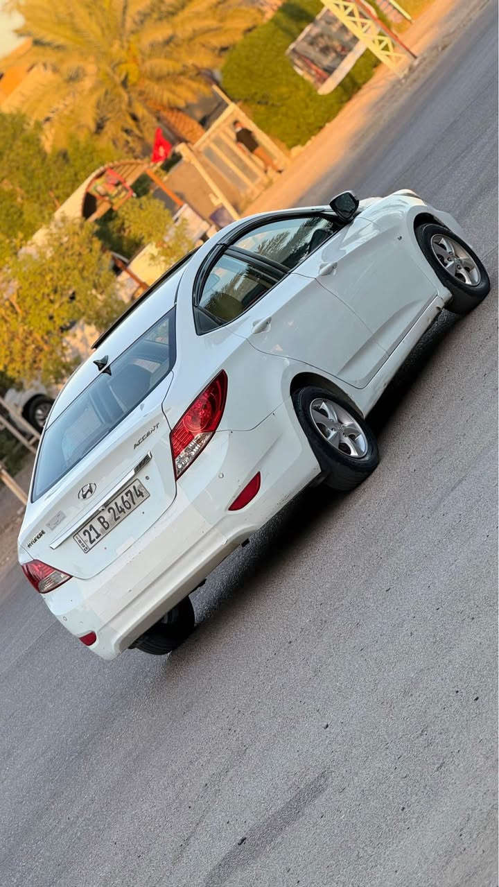 السلام عليكم 
اكسنت 2011 خليجي فول مواصفات بلو رقم سليمانيه الدولي سنويه لل28 باسم عربي تحويل مباشر محرك 1600دوش سياره مكفوله بدون صبغ كير محرك تبريد كله تمام صدرها 80 بالميه
السعر/84$ ومجال بسيط بيع او مراوس
العنوان/بغداد-الاعلام قرب تقاطع درويش
*********** واتساب بغداد, العراق
