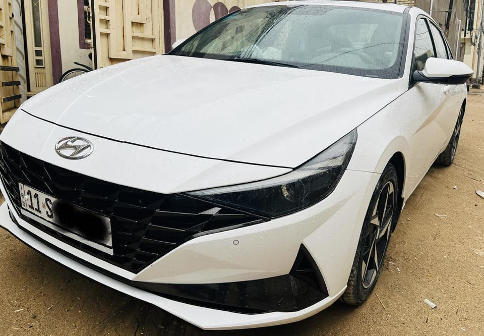 النترا 2023 خليجي لون ابيض للبيع فول مواصفات 
بيها طخة بالباب موضحة بالصور (دعمة كلب اجلكم الله) وتصليح بالدوسة شي جدا بسيط 
كل المواصفات موجودة 1/1 
ارضية مغلفة جلد وكشنات وداخل السيارة مغلف حراري
 ماشية 66/ كم السعر 173 للاستفسار اكثر *********** كربلاء
