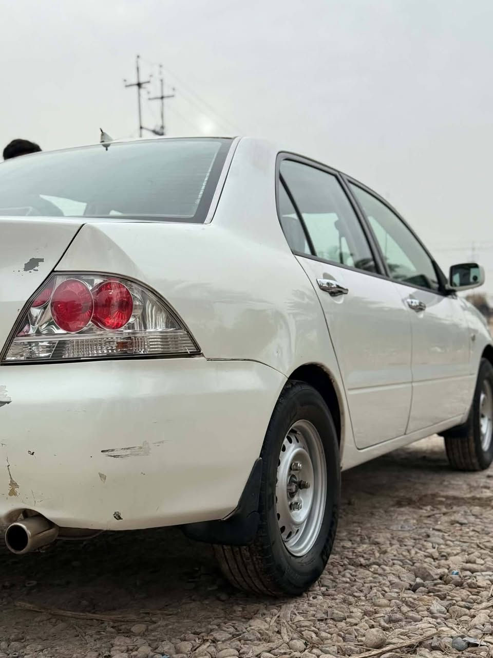 سلام عليكم 
لانسر 2007
مكينة 2000
تبريد ثلاجة
مصبوغه عام للجمالية 
كهربايات جديده كلها شغاله 
رقم ذي قار دولي تحويل مباشر
مكاني بغداد 

***********
السعر ٦٣ وبيها مجال للطيبين
