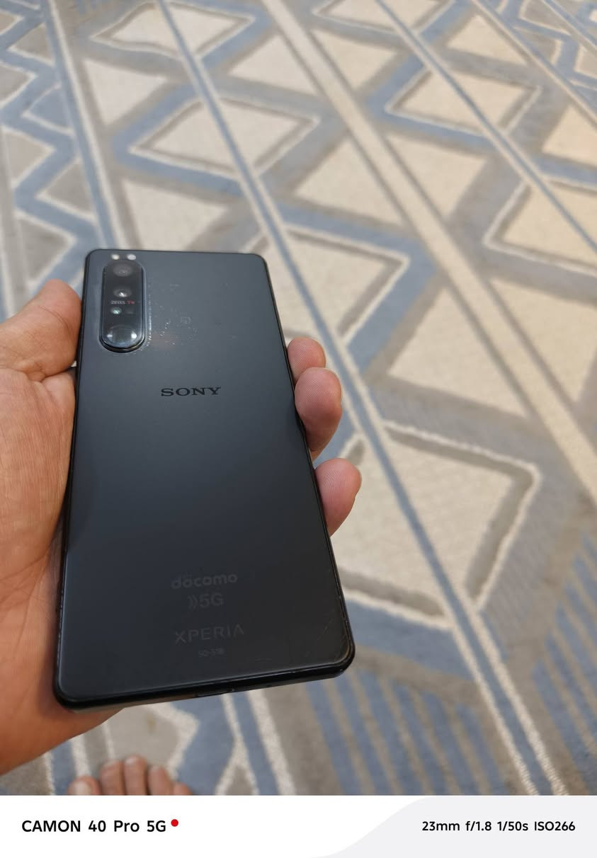 سوني 1مارك3 جهاز ياباني معروف بلكامرا والسلاسة نضافة90 بدون غراض بيه طبع خفيف مينشاف السعر 185الف مكاني بغداد العامرية للاتصال وتساب ***********
