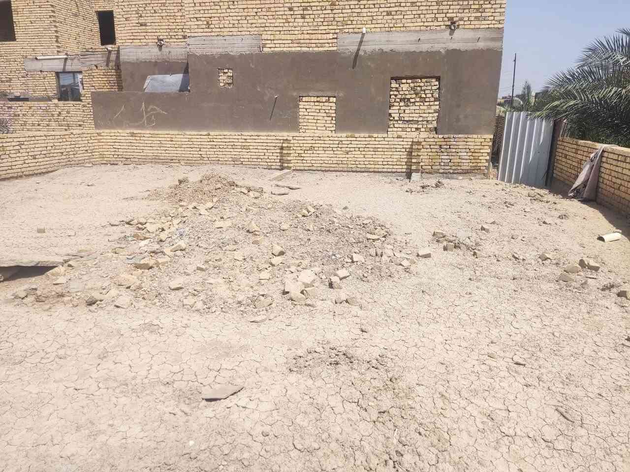 السلام عليكم
بتلو زراعي مساحة 165م
الجزيرة الاولى خلف الاسعاف الفوري
رباط 60×40 شيس ابو 16 درجة اولى
البتلو ملبوخ ومزفت ومدفون
ومبني فوق البتلو تقريبا دبلين طابوق
ماء وكهرباء اباب البيت
عالي عن الشارع
شارع 10 متر
بصف الركن
ثاني بيت عن  شارع 20 الرئيسي
يحتوي ع غرفة كبيرة+صالة +ديوانية+مطبخ حار وبارد+صحيات داخلية وخارجية+مخزن+مناور 2
وكما مبين بالخريطة والصور

السعر 38 وبي مجال بسيط
***********
