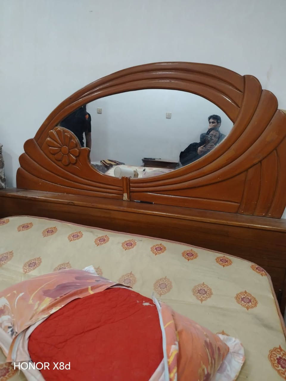 غرفه صاج نضيفه مابيه كل ضرر سعر 250 بيه مجال 
ابيع كنتور وحد هم عادي شراي اتصل مكان بغداد شارع فلسطين ***********
