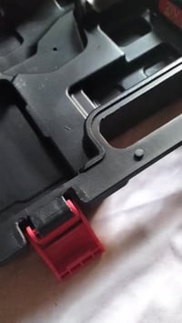 مقص تقليم شحن • جديد • غلاف مفتوح