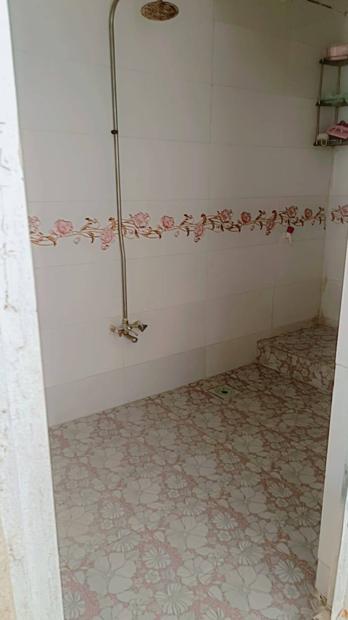 بيت زراعي للبيع ناصريه قرب ( شركة النفط ذي قار) البيت يتكون من 4 غرف وصاله ومطبخ وصحيات وممر خارجي الغرفه 5 في 4 عدد 2 والغرفه الثالثه 5 ونص في 5 والغرفه الرابعه 5 ونص في 4 وربع المطبخ 4 في 3 ونص قريب ع الشارع العام البيت مرتب كله سيراميك مساحت 200متر السعر 50وبي مجال استفسار تصل عل رقم***********
