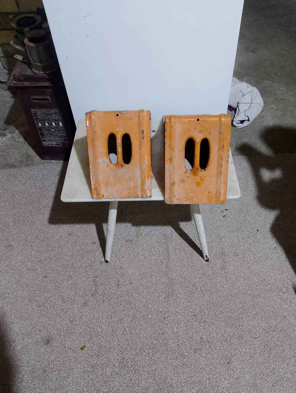 زوج   الحجيرات  ألمانيات  الون  اصلي اصفر  السعر   ب 100الف. ***********. ابو  عزيز
