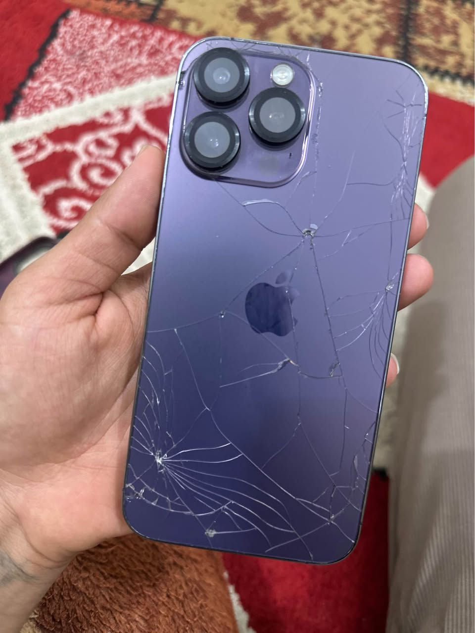 ايفون 14 ابرو ماكس بيه هاي نقطه السوده بل شاشه 
وظهر مكسور ذاكره 256 
*********** واتساب عمارة, ميسان
