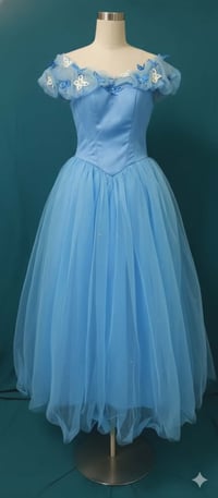 بنات هاذة الفستان مال حفلات او بسعر مناسب 60. وبيهة مجال  07819426074