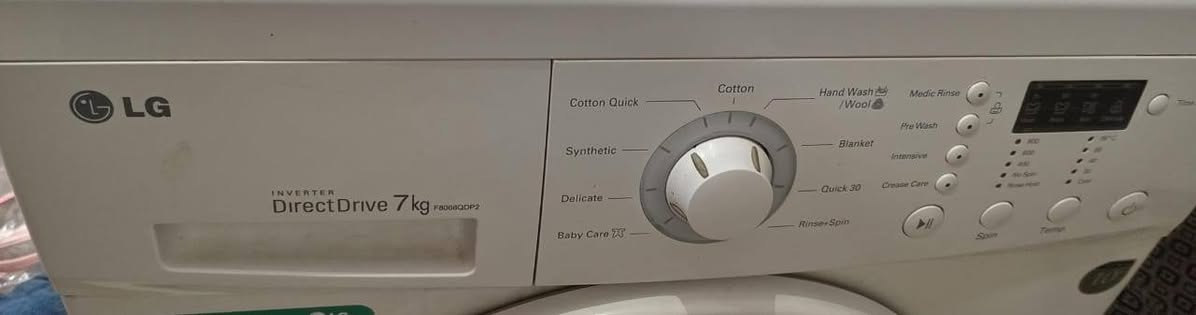 للبيع
غسالة اوتماتيك ام 7 كيلو 
عطل فقط بالبوربرين 

***********
