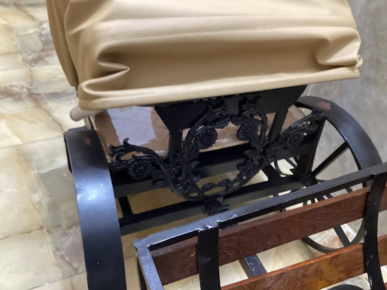 العربة للبيع طولها ٢٦٠  من يرغب الاتصال بالرقم ***********
