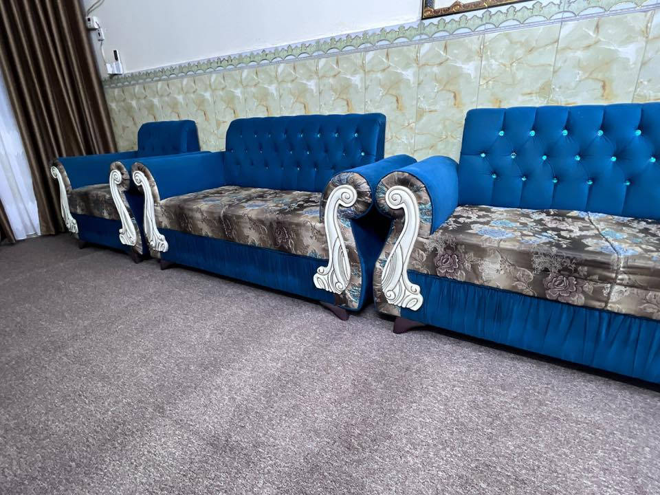 تخم 10 مقاعد نضيف جدا العنوان بغداد الحريه 
***********
