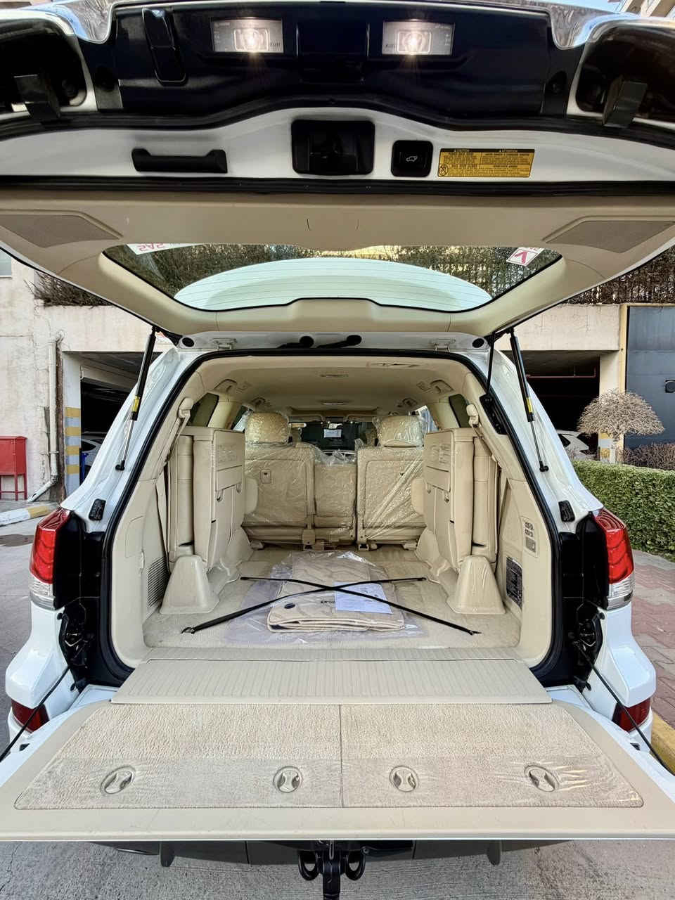 Lexsus _LX570_ 2015 _ 80,000km🪬
اللَّهُمَّ صَلِّ عَلَى مُحَمَّدٍ وَعَلَى آل مُحَمَّدٍ

ليگزيز  موديل ٢٠١٥ (LX570)
سياره مواصفات (بريمي اصلي)
سياره ماشيه (80,000) كيلو
سياره مكفوله كفاله عامه كلشي
بدون صبغ + بدون بارد + بدون حالوب
بدون + شخوت ماشاالله سياره جديد 

🧩سياره حتا غراضات موجود 
(هيدفونات + عرضيات + كل  موجود
داخل _ بيجي + ماشيه (٨٠) + موصفات بريمي + محرك 8 سلندر +

🎲مواصفات سياره
بصمه + النزيلاق + شغال + كشن جلد 
كشنات تدفيه + كاميرات + ثلاجه + زينون
باب وراء شفط +نظام ايكو + سبورت +

🪬محرك و گير كل بشرت
ما مفتوح بشرت 
سياره حيل جديد نظيفه كلشي عاي بلادي 
سياره مابيها دينار مصرف 

🧿نظافه ١٠٠٪ كامل سيرفس بدون نقص و بدون مصرف سياره اي نقص مابيها
4 أيطارات جديدة تحتها
تاير وويل بيلادي شريكه
حتا تاير (دنلوپ) أصليه
نفسي

📍نفسي يوم /تحويل وكاله حاظر
مكان / داخل سليمانيه
سعر/475$ ورقه 
م/ ***********📲
