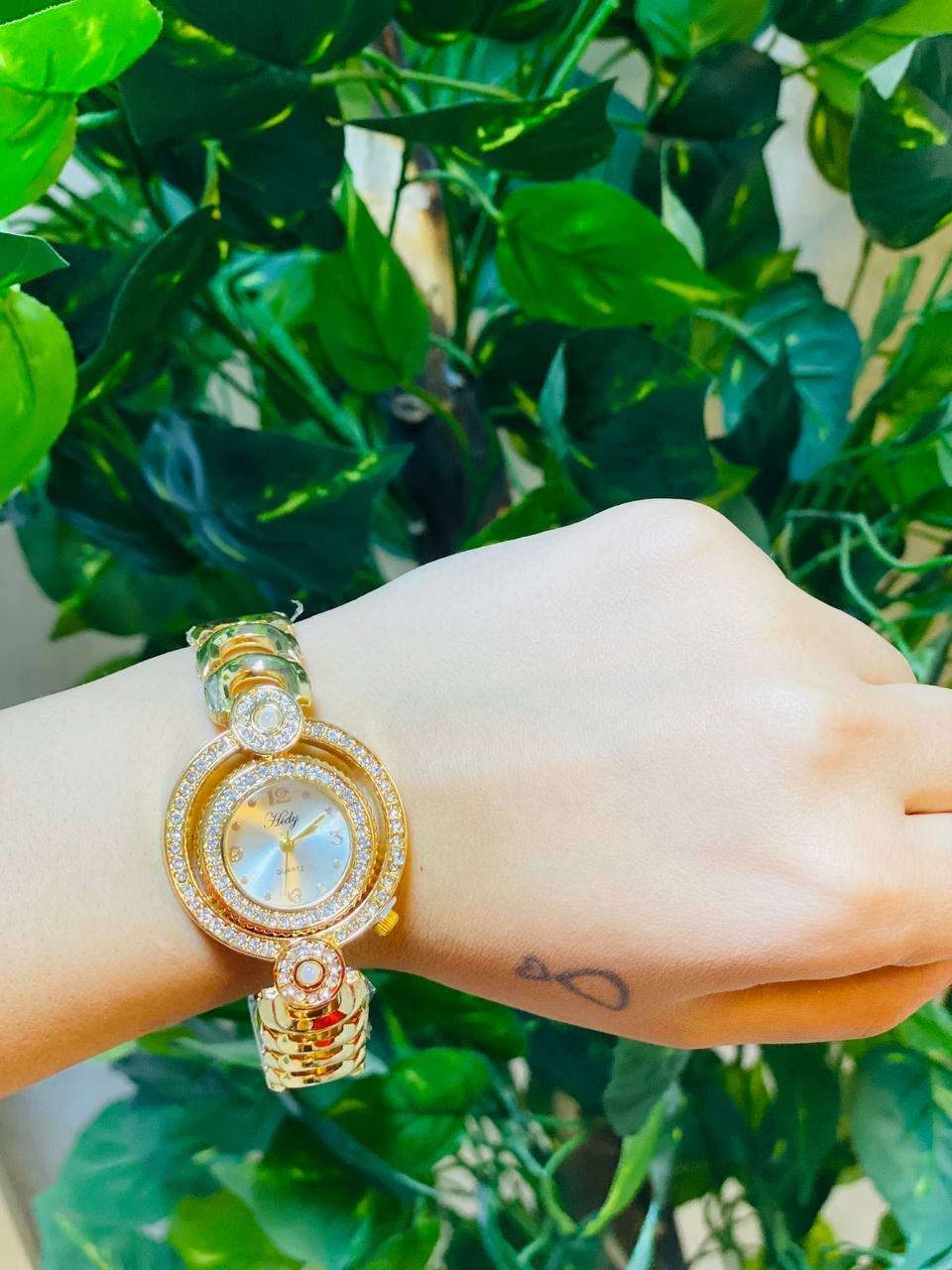 ساعة نسائية 👑🤍

بتصميم يعكس جمال الشتاء، تجمع بين الفخامة والبساطة لتُكمل إطلالتكِ بكل أناقة مرصعة بالكرستال 💕


**إذا كنت صاحب هذا الإعلان وتريد حذفه لأي سبب، رجاءا أرسل رسالة إلى الدعم الفني**