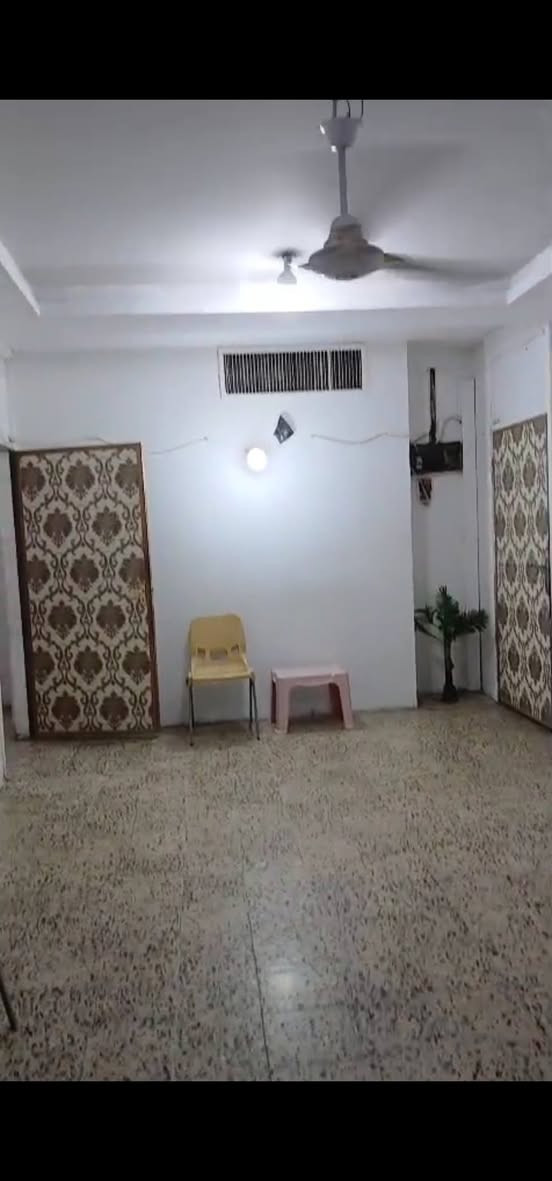 ياالله بسم الله الرحمن الرحيم
شقة للبيع بمجمع القعقاع بالمحمودية قريبة على الشارع العام والسوك كلش نظيفة ومرتبة ٣ غرف وصالة ومطبخ وحمامين ومخزنين طابق اول فوك الارضي مصبوغة جديد تمديدات بواري خارجية الشقة من المالك مباشرة بيها امر اداري
معروضة ب26 مليون وبيها مجال مليون كلش مناسبة بالنسبة لخواتها ونظافتها
تصوير موجود للشقة بالكامل

*********** واتساب او اتصال
