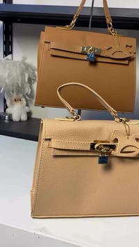 موديلات 2shoz للحقائب يوجد توصيل كل انحاء العراق 5 الف 🚚 للطلب والاستف...