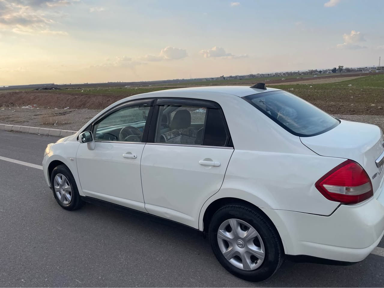 نيسان تيدا مۆدێل 2006ی گێر حادی مەكينە گەورە 
گێرو مەکینەو توندوتۆڵی بەشەرت
تەحویل غەرامەی بەشەرت
بێ بۆیاخ بەس جەمپەکی خەفیفی پشتی هەیە ناوی نەگرتیە وە 
رەقەم هەزە سەنەوەی هەمووی نوێیە چوار تایەی نوێ لۆ بستراوە
سیارەیەکی تابڵێی خاوین ماوەتەوە 
نرخی/ 78 وەرەقەومەجال
شوێن هەولێر بۆزانیاری زیاتر پەیوەندی بکە 
***********
*********** أربيل, العراق
