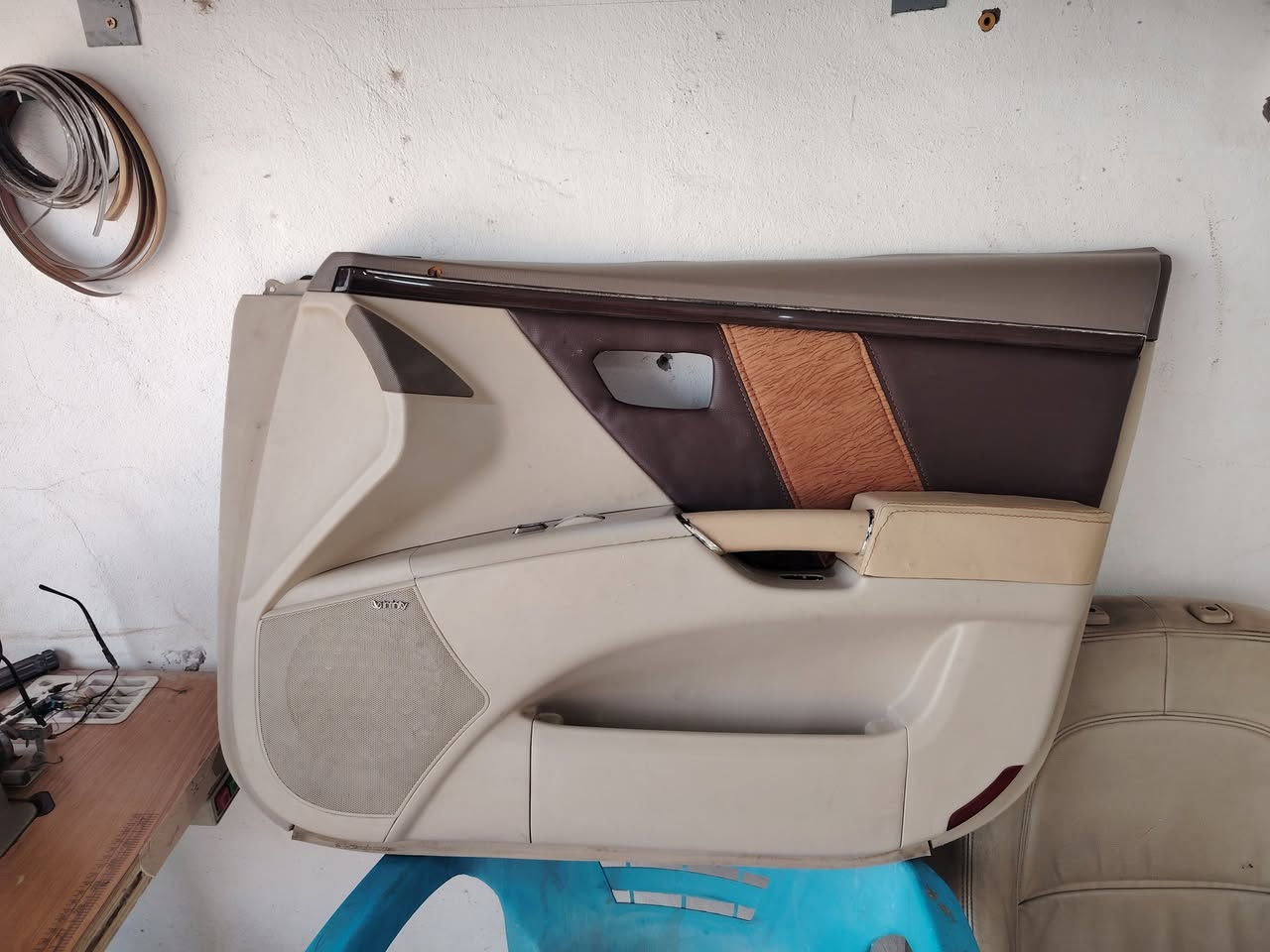 مستعد لتغليف وتحديث داخل السيارات بالجلد وطبع الصاج احمد الزهيري ديالى الخالص سراجق ***********
