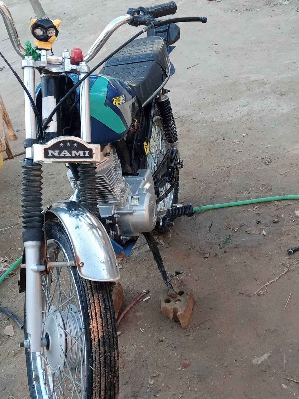 سلام عليكم دراجه البيع موديل 24 كلك مكان ديوانيه مهناويه ***********
