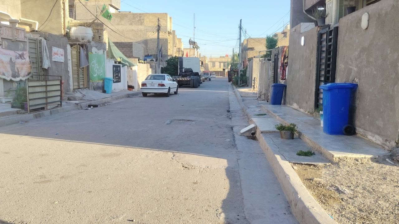 قطعه أرض في حي الرحمه واجه 4 نزال 12 ركن علئ شارع بين الرحمه وسفير شارع أسواق ابو ملاك ركن على شارع الشراي يتصل ويدلل ***********
