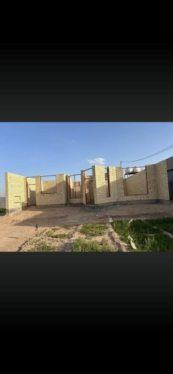 🚨 للبيع دونم مميز في بسماية – فرصة استثمارية وسكنية 🚨
📍 الموقع: بسماية – قرية 10 (نزلة بيت برص)
✅ يبعد عن الشارع الرئيسي 700 متر فقط

📐 المساحة: دونم كامل
▪️ الواجهة: 65 متر
▪️ النزال: 38 متر

🏗️ داخله هيكل جاهز
💧 متوفر ماء
⚡ متوفر كهرباء

موقع مناسب للسكن أو الاستثمار، بواجهة عريضة تمنحك خيارات متعددة للبناء أو التقسيم.

📞 للاستفسار والمعاينة:
***********
